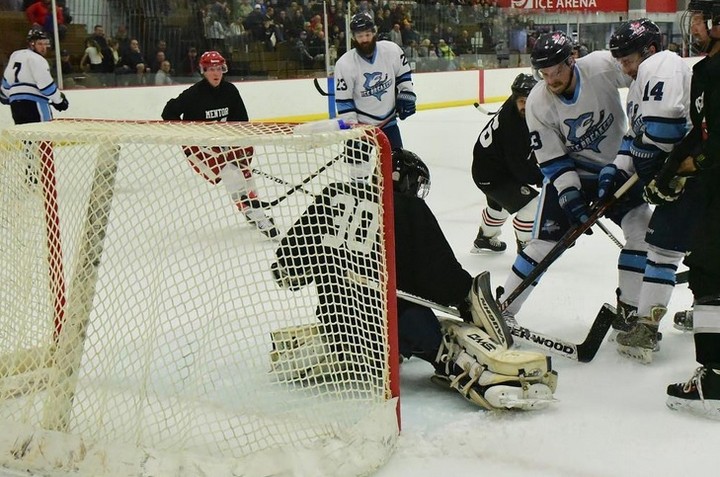 Šialenec! Náprahom vypálil na hráčsku lavicu súpera